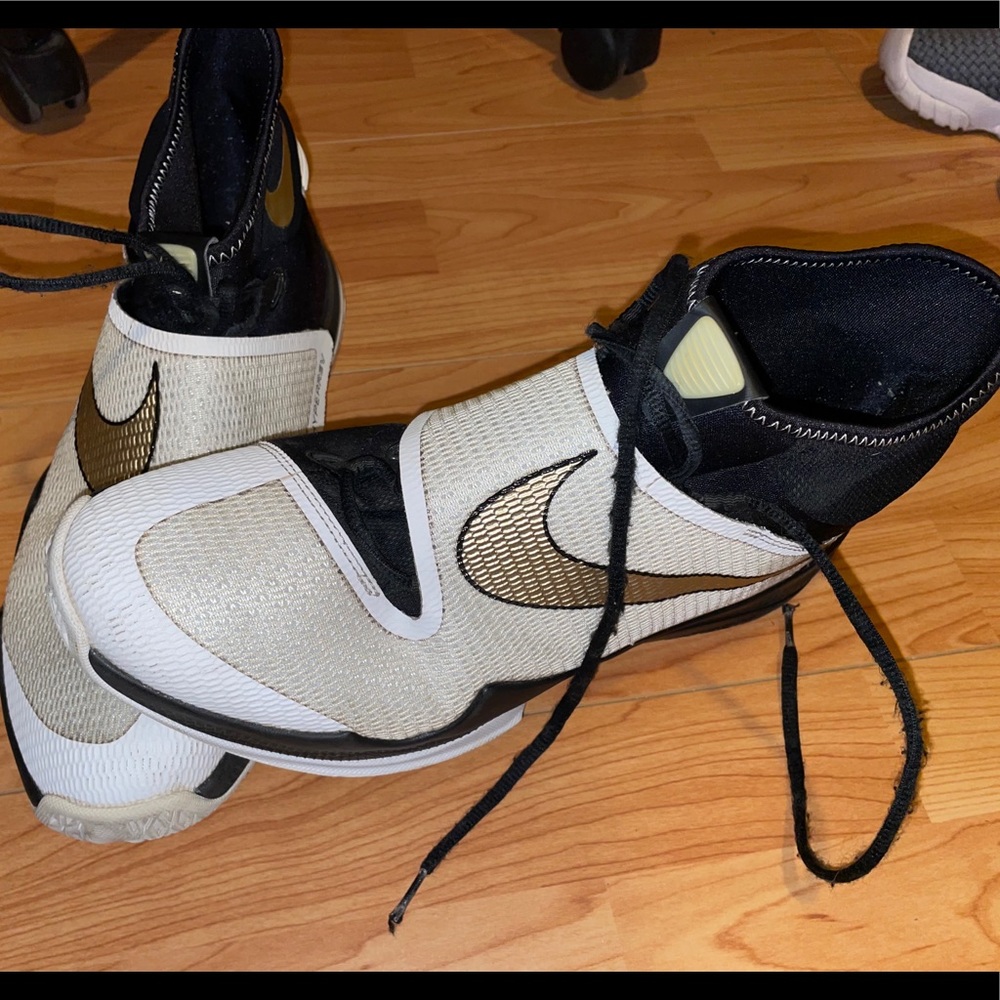Nike Zoom HyperRev 2015 Basketball Sneaker Size 12